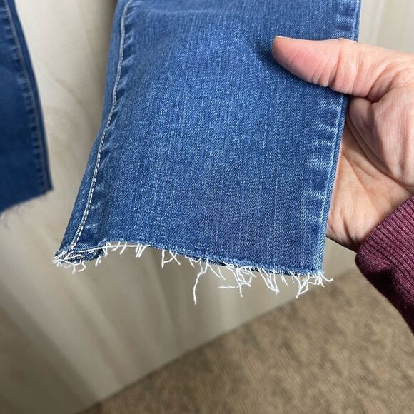 NWOT Maurices distressed jeans raw hem button fly, size medium - Picture 4 of 7